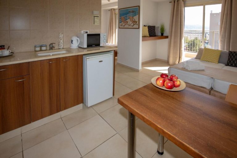 סוויטת רויאל עם מרפסת | King Suite with Balcony